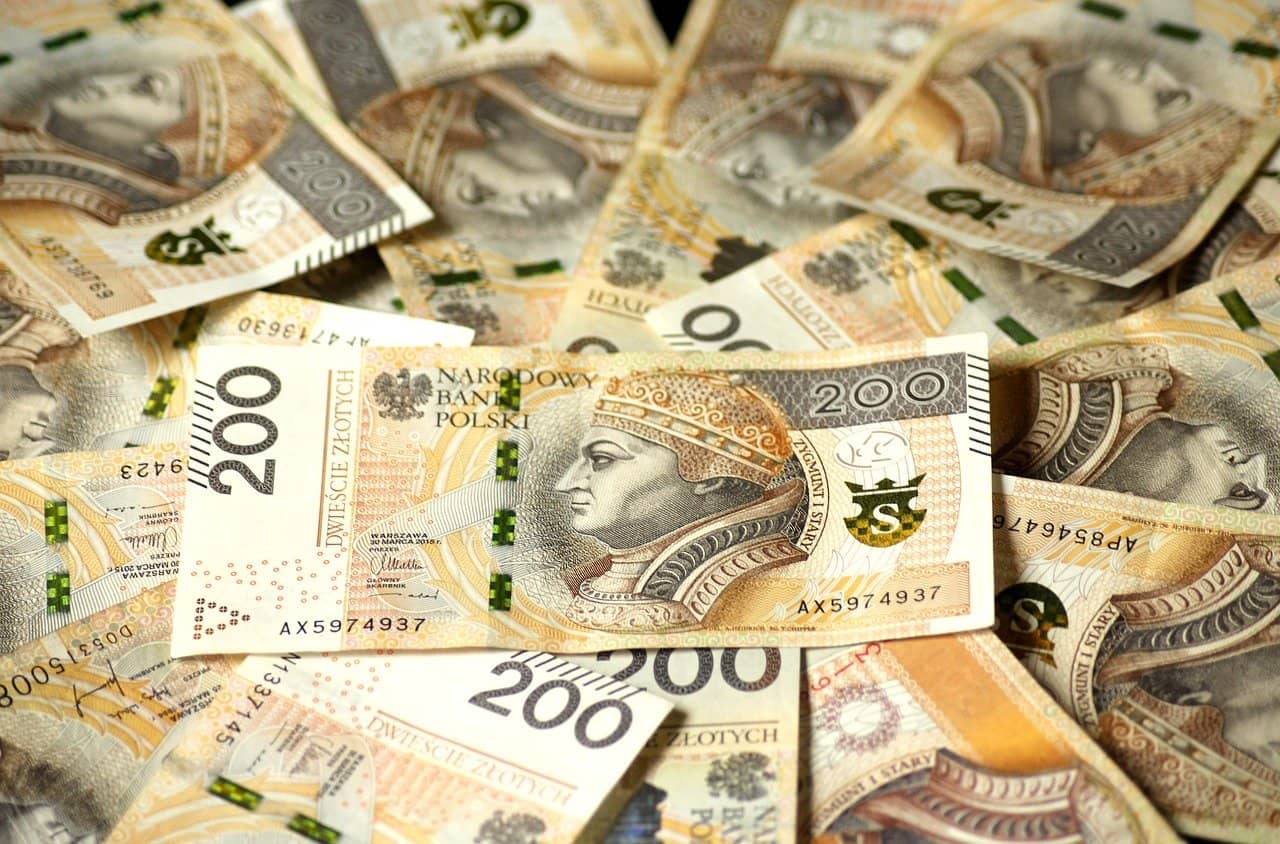 polskie banknoty o nominale 200 zł - duża ilość