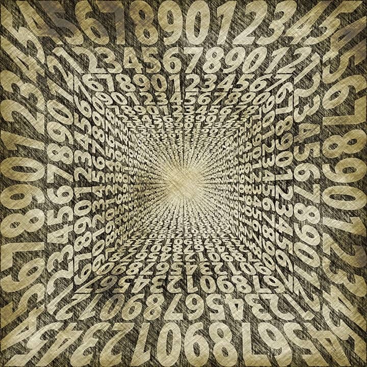 cyfry ułożone w kwadratową mozaikę