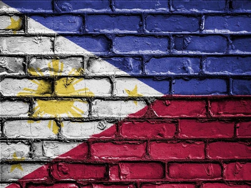 filipińska flaga krajowa namalowana na cegłowym murze





