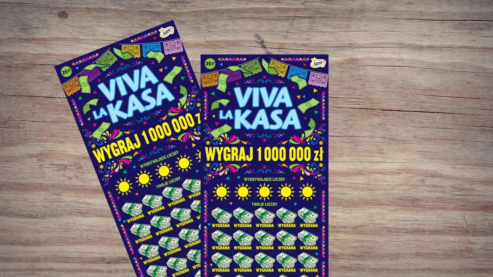 zdrapka lotto viva la kasa na drewnianym blacie stołu